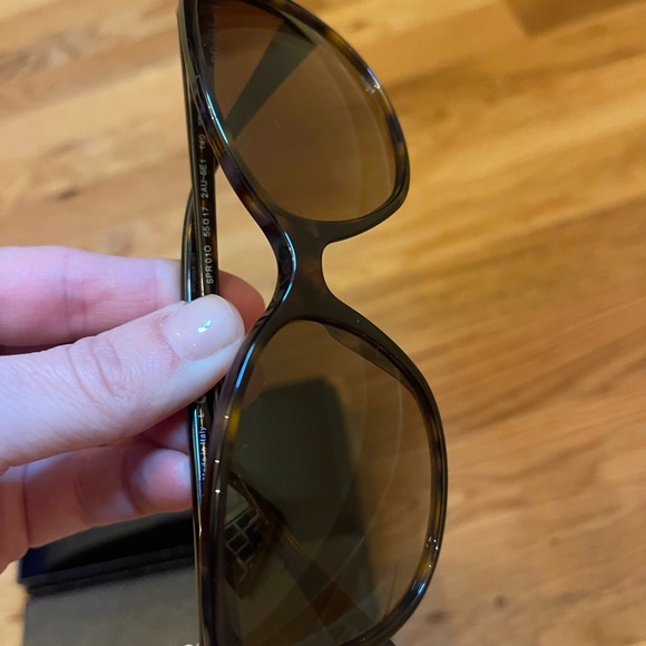 Prada
PR 01OS CONCEPTUAL
FRAME Tortoise
LENSES
Brown
Polarized - Picture 3 of 5